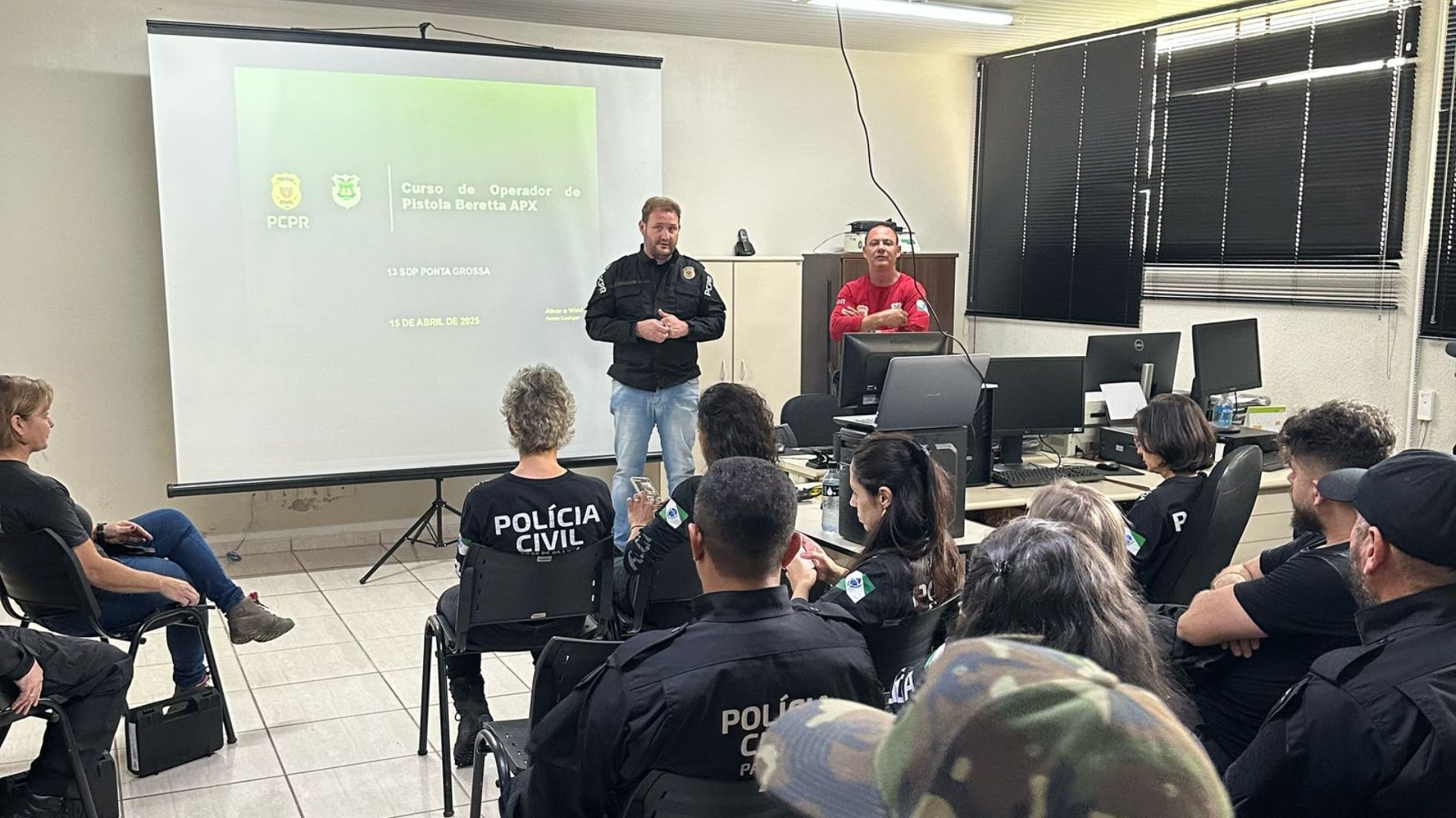 ESPC-PR realiza Curso de Operador Beretta APX e entrega novo armamento para policiais civis em Ponta Grossa