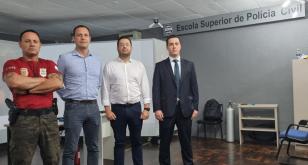 Visita de autoridades ao simulador