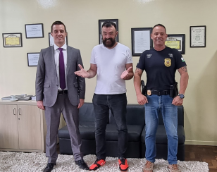 Apresentador Fatos Desconhecidos