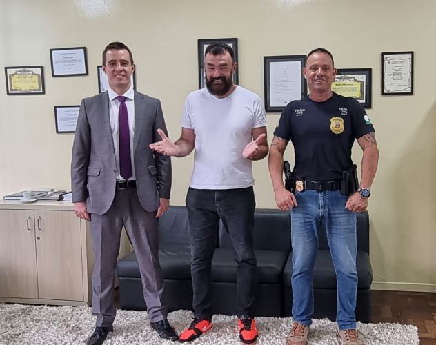 Apresentador Fatos Desconhecidos