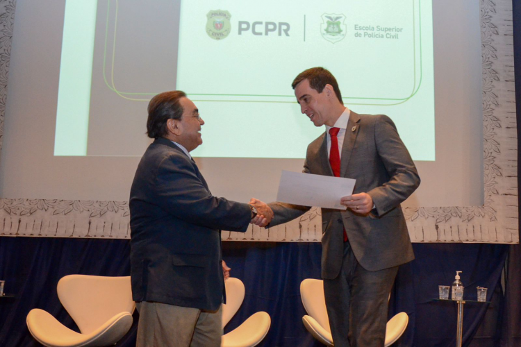 O Diretor da ESPC Dr. Rafael F. Vianna e o professor Luiz Almeida Marins Filho