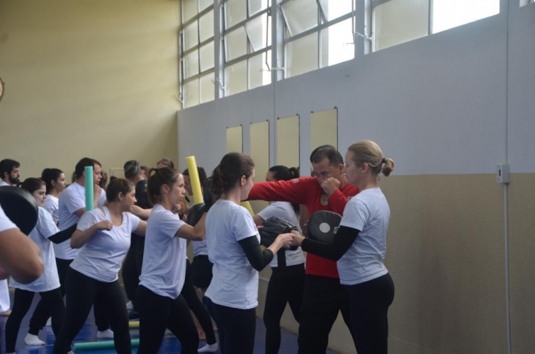 Aulas de Defesa Pessoal Policial