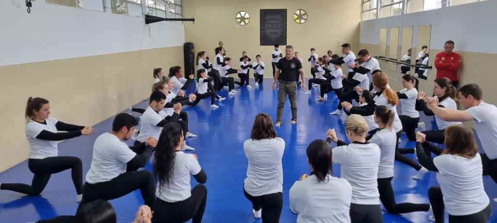 Aulas de Defesa Pessoal Policial