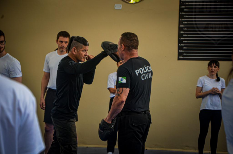 Aulas de Defesa Pessoal Policial