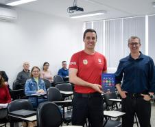 ESPC recebe doação de livro do professor Tiago Gagliano Pinto Alberto