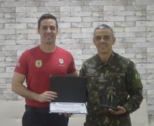 ESPC presta homenagem ao General da 8ª Brigada de Infantaria Motorizada