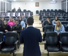 ESPC recebe visita de alunos do curso de direito da PUC-PR