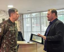 ESPC-PR recebe visita da 5ª Divisão de Exército