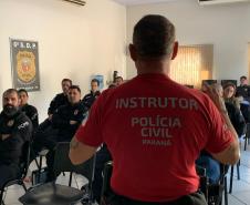 ESPC-PR realiza Curso de Operador Beretta APX e entrega novo armamento para policiais civis de três subdivisões