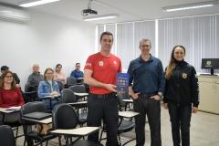 ESPC recebe doação de livro do professor Tiago Gagliano Pinto Alberto