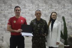 ESPC presta homenagem ao General da 8ª Brigada de Infantaria Motorizada