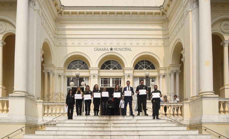 Policiais da ESPC recebem Votos de Congratulações e Aplausos da Câmara Municipal de Curitiba