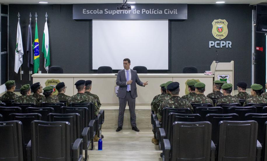 ESPC recebe visita de Aspirantes a Oficiais do Exército Brasileiro