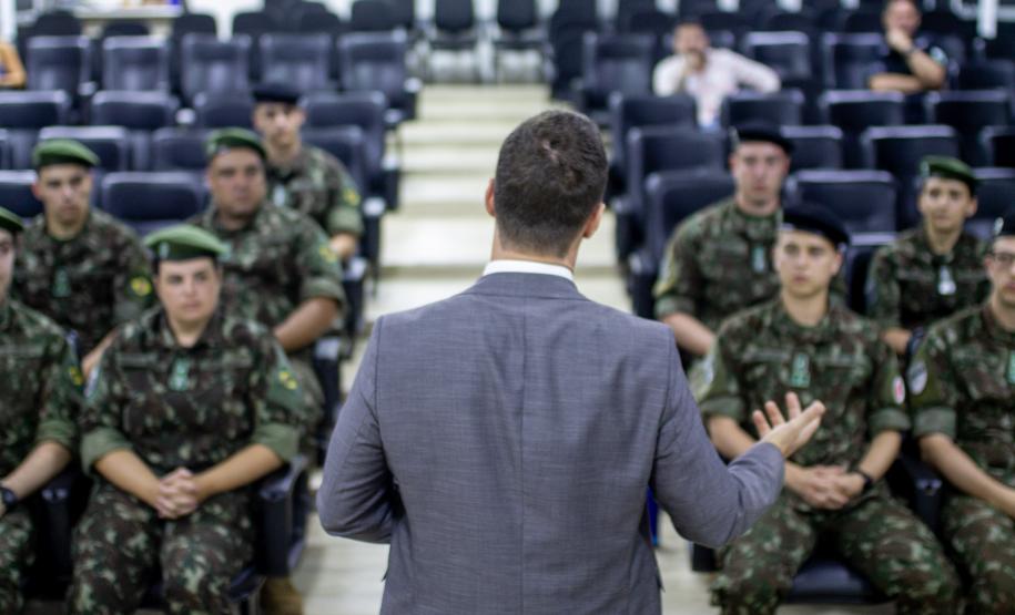 ESPC recebe visita de Aspirantes a Oficiais do Exército Brasileiro