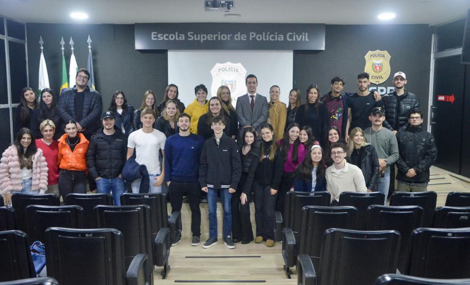 ESPC recebe visita de alunos do curso de direito da PUC-PR