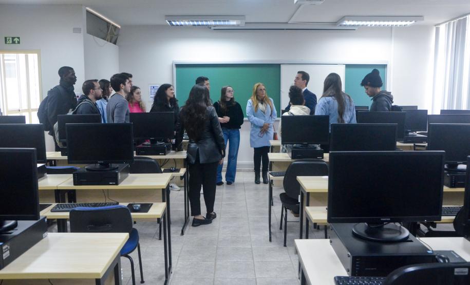 ESPC recebe visita de alunos do curso de direito da PUC-PR