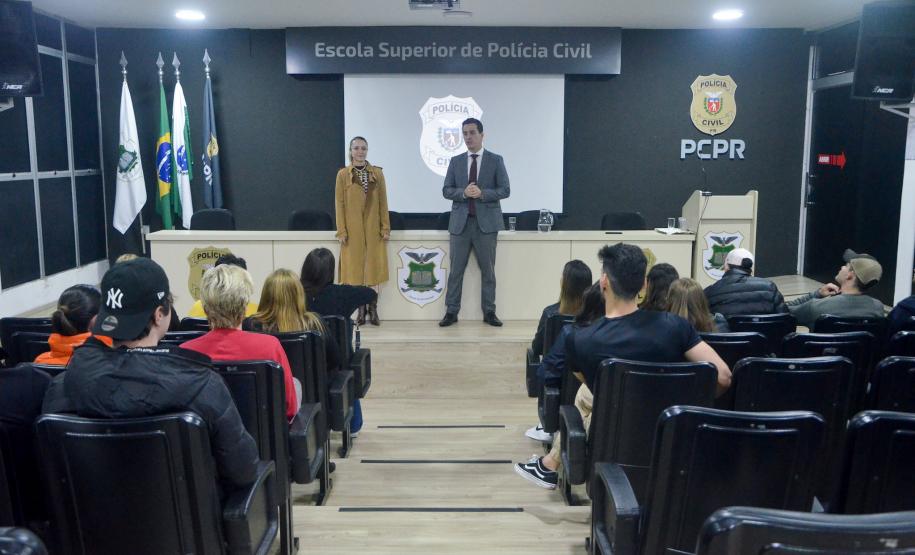 ESPC recebe visita de alunos do curso de direito da PUC-PR