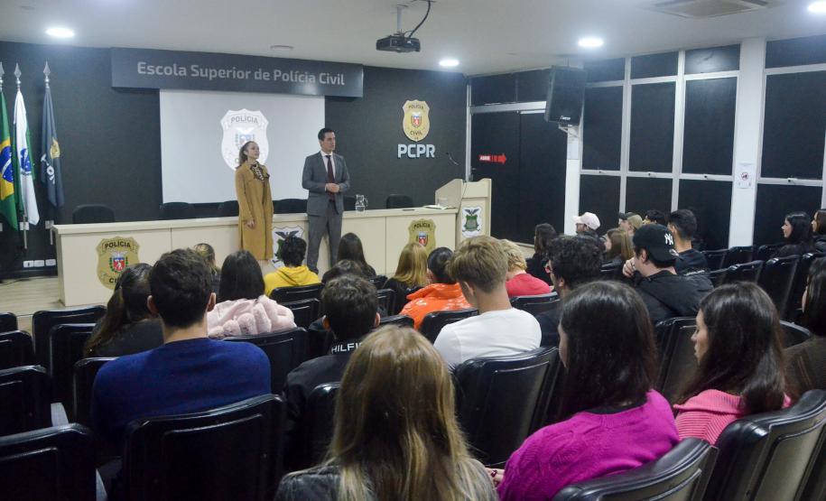 ESPC recebe visita de alunos do curso de direito da PUC-PR
