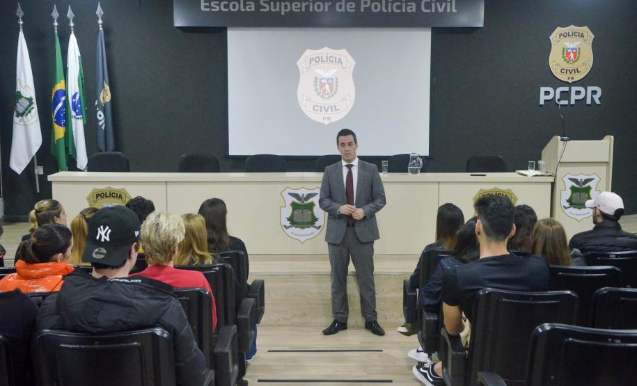 ESPC recebe visita de alunos do curso de direito da PUC-PR