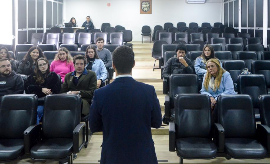 ESPC recebe visita de alunos do curso de direito da PUC-PR