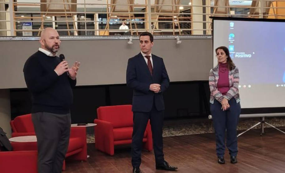 Diretor da ESPC apresenta Carreiras Policiais durante semana acadêmica da Universidade Positivo