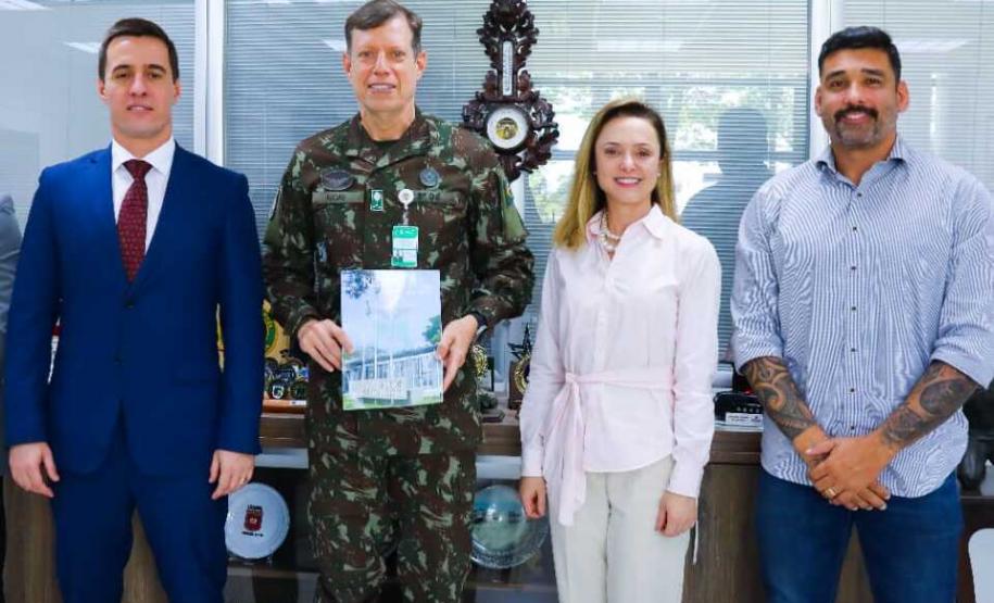 ESPC realiza visita institucional à 5ª Divisão do Exército Brasileiro