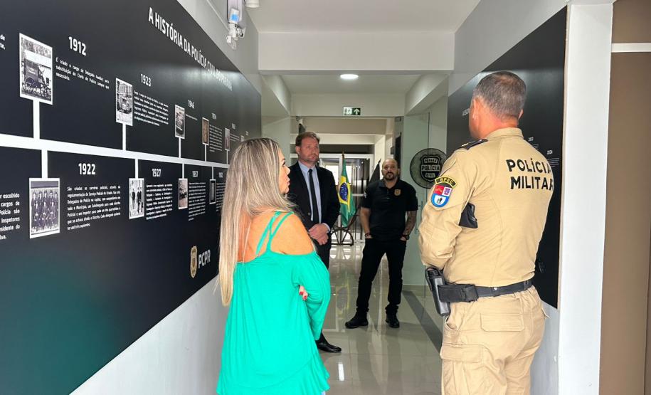 Representantes do Batalhão de Patrulha Escolar Comunitária conhecem Centro Histórico da PCPR