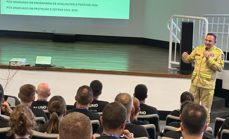 Alunos e servidores da ESPC participam de treinamento de Atendimento de Urgência e Emergência do CBMPR