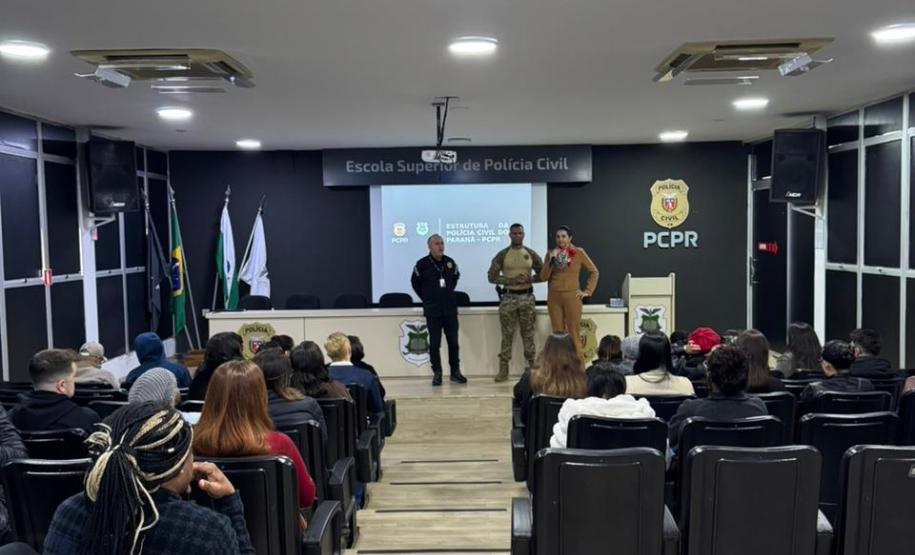 ESPC-PR recebe visita dos alunos do curso de Direito da Gran Faculdade