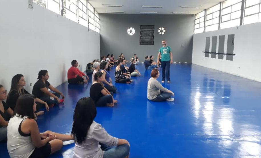 semana agitada Yoga na Semana das Mulheres