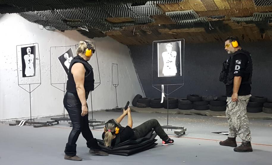 semana agitada Instrução de Tiro na Semana da Mulher