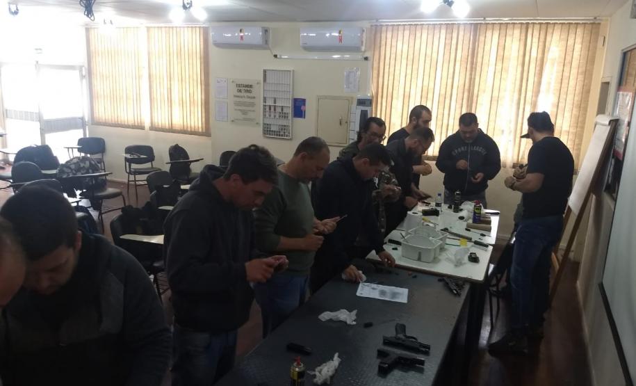 drogas Policiais da DPMETRO em curso de atualização em Tiro