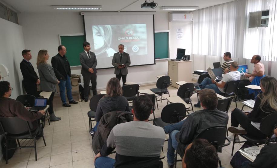 exploração Curso de Enfrentamento à Exploração Sexual Infantil