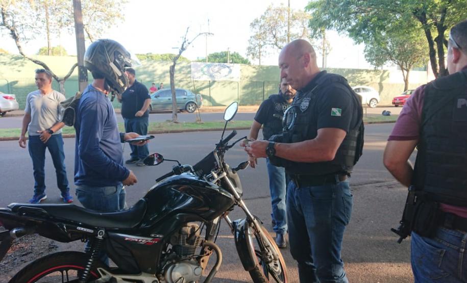 direção defensiva Subdivisão policial de Campo Mourão recebe curso de identificação veicular, direção e escolta